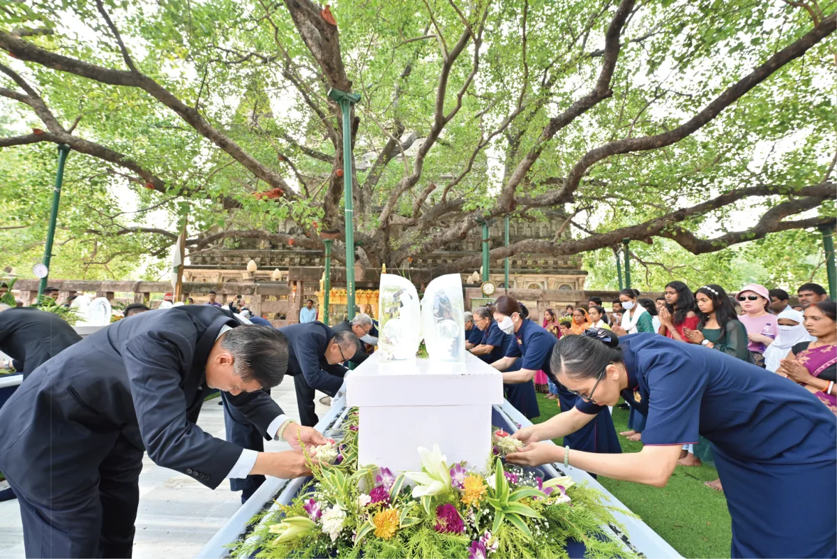 摩訶菩提寺菩提樹下浴佛